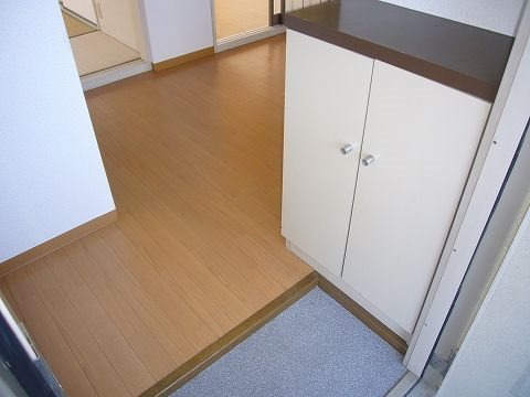 【糟屋郡粕屋町花ヶ浦のアパートの玄関】