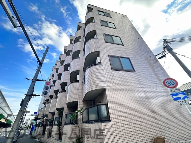 泉大津市助松町のマンションの建物外観