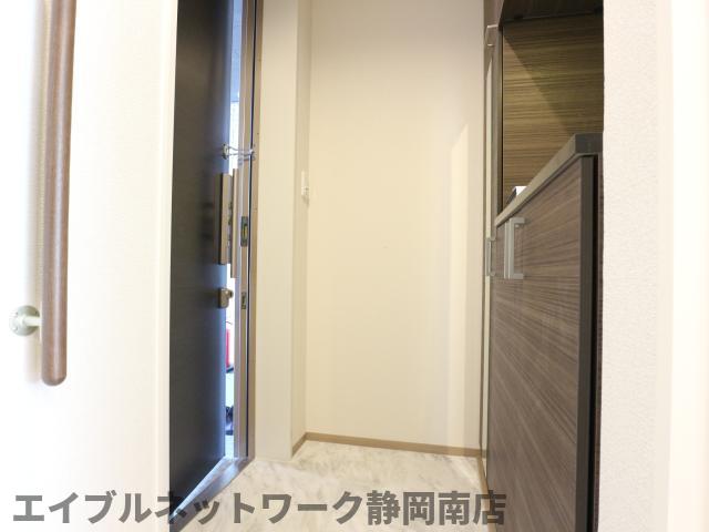 玄関　収納もある玄関です