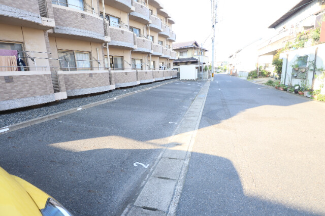 【倉敷市連島中央のマンションの駐車場】