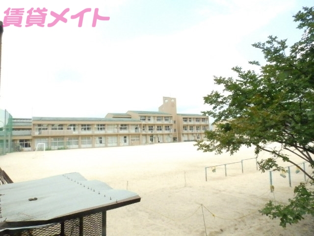 【いなべ市大安町高柳のマンションの小学校】