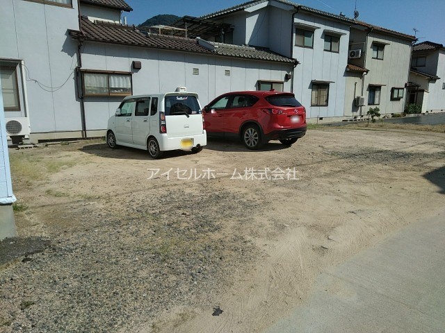 【呉市広白岳のアパートの駐車場】