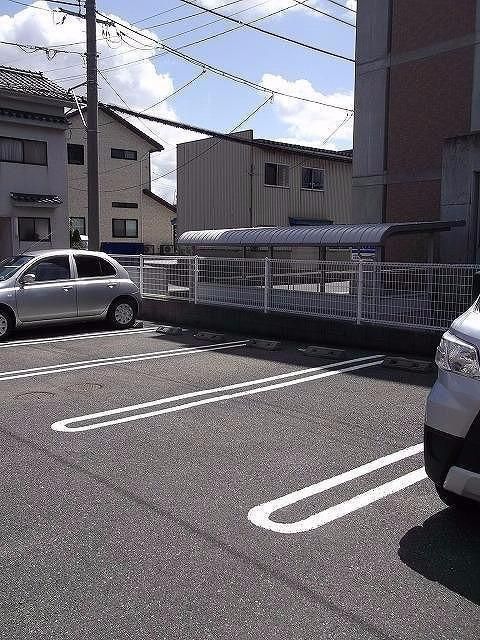 【セーリオＢの駐車場】