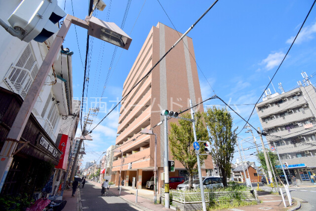 守口市橋波西之町のマンションの建物外観