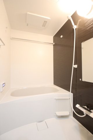 バス・シャワールーム　落ち着いた空間のお風呂です