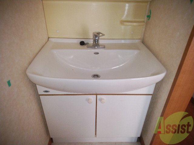 洗面設備　洗面台もきれいで使いやすくなっています。