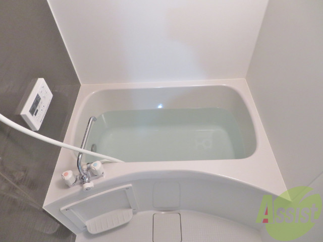 バス・シャワールーム　バスルームはこちらです。広々としてゆったり休めます。