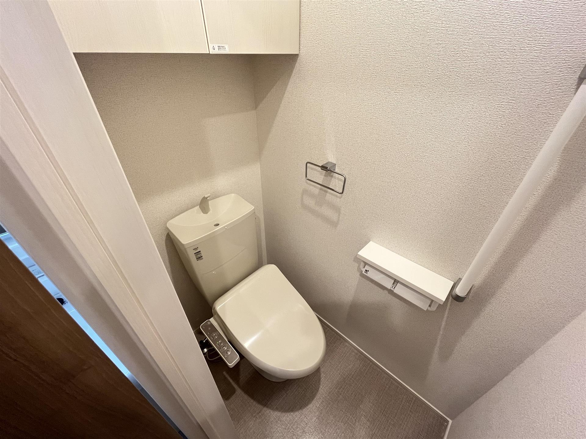 トイレ　温水洗浄暖房便座