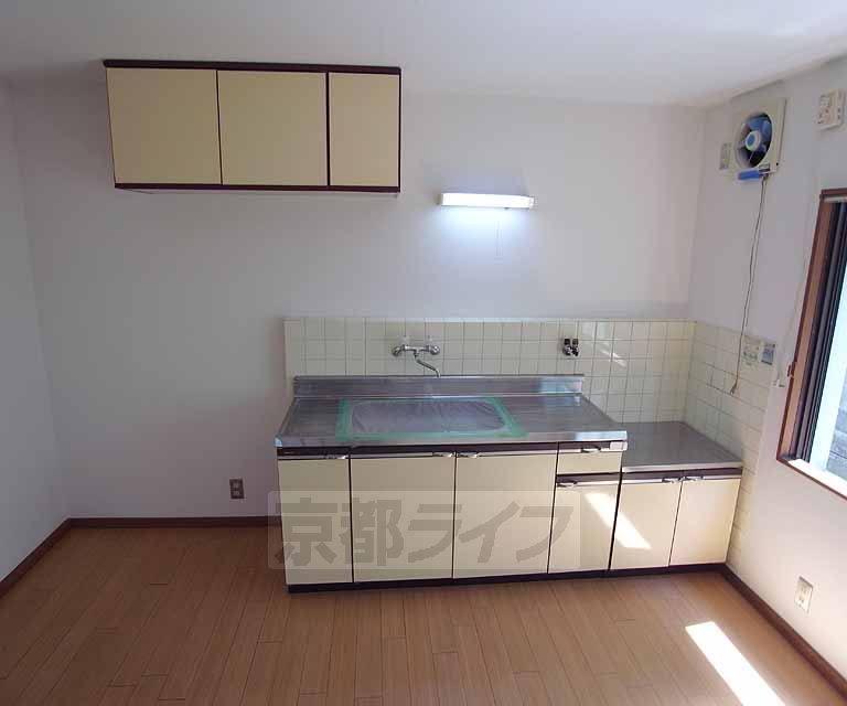 キッチン　２口コンロも置けるサイズですよ