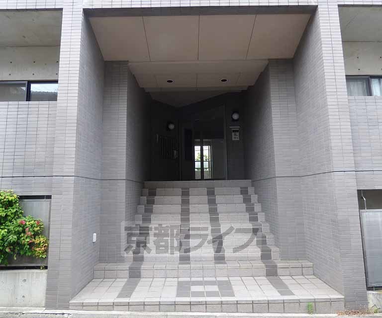 その他共有部分　建物入口です。