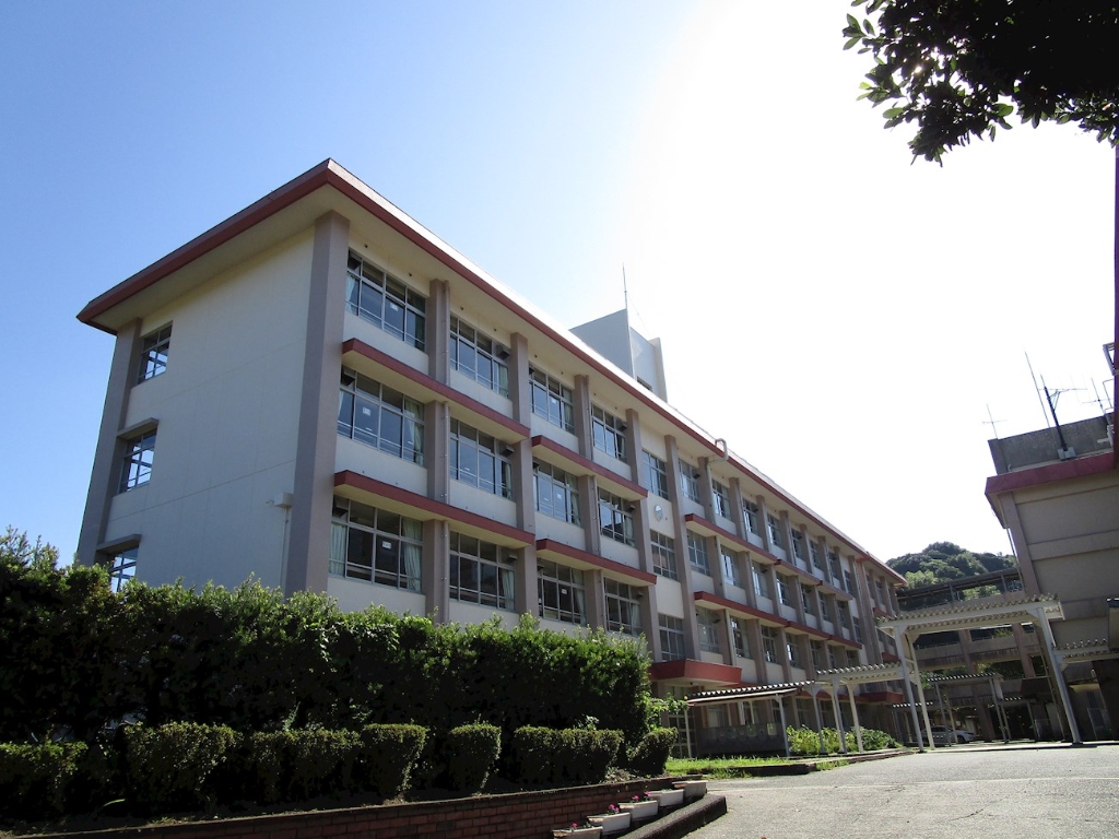 小学校　鹿児島市立川上小学校（小学校）まで1955m