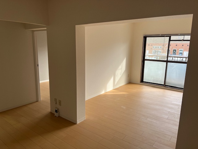 居室・リビング　前室リフォーム済