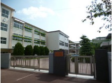 小学校　倉敷市立万寿小学校（小学校）まで686m
