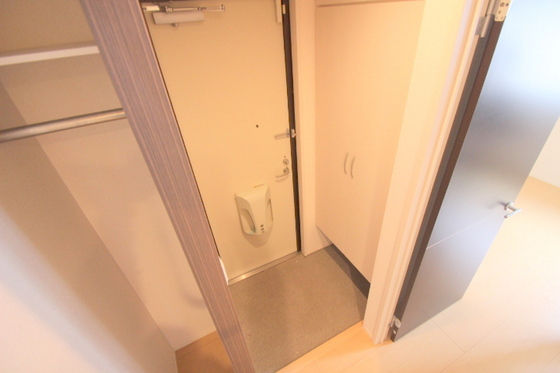 玄関　※別部屋の写真です