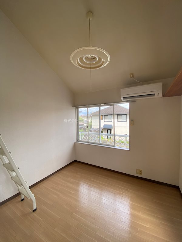 居室・リビング　照明・エアコン付いています。