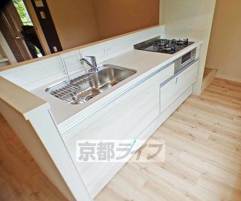 キッチン　ワイドサイズのシステムキッチンです。