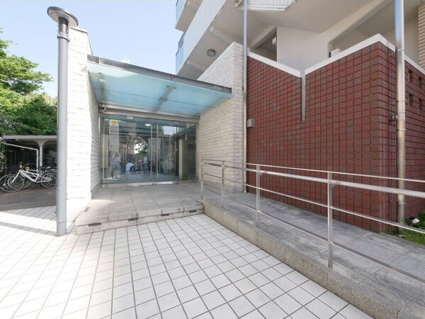 エントランス　名古屋で一番初期費用の安い賃貸専門の不動産会社です(^^)