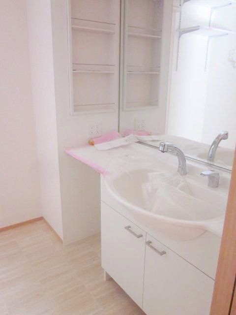 洗面設備　★★間口の広い独立洗面台★★