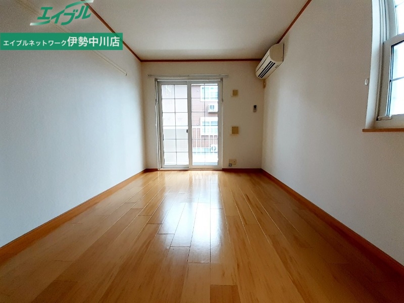 居室・リビング　反転タイプ参考写真