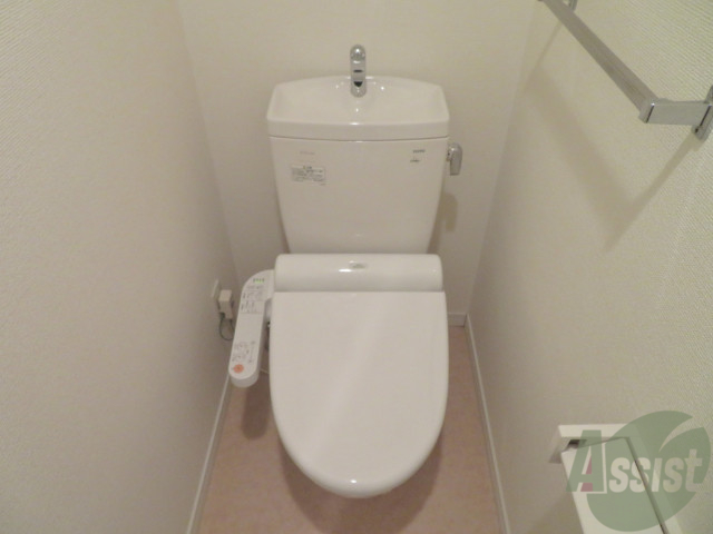 トイレ　ウォシュレット付きのトイレです。シャワートイレは日本の宝。