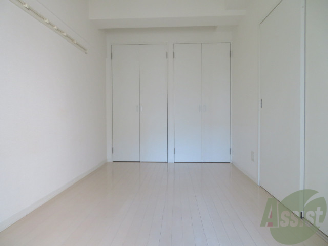 その他部屋・スペース　こちらは６帖の洋室です。寝室にご利用ください。