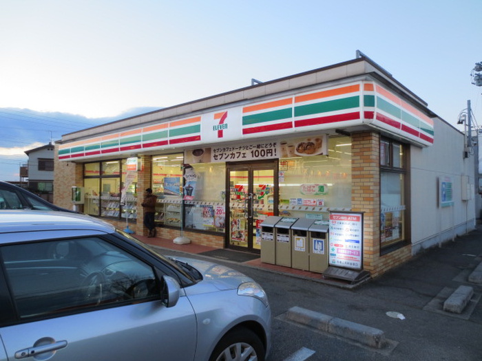 コンビニ　セブン知立牛田店（コンビニ）まで1040m