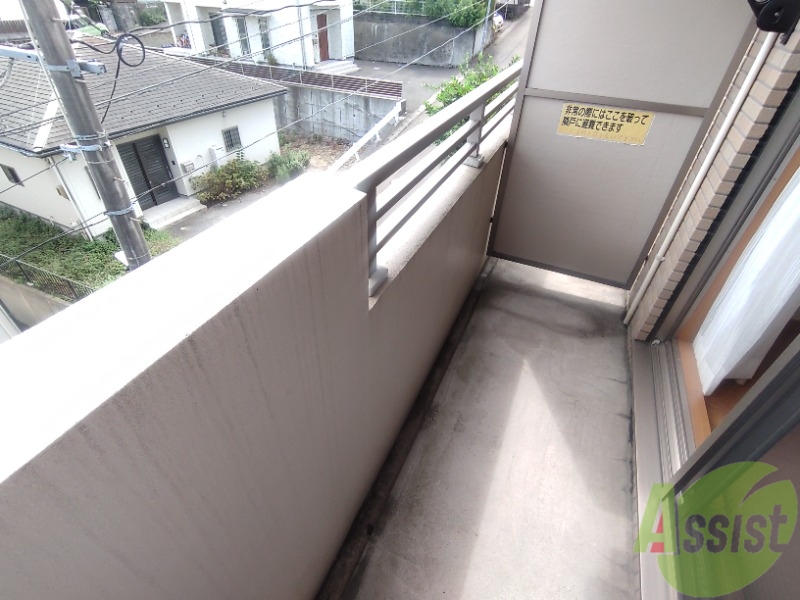 バルコニー　バルコニーは幅があり、広い印象を受けました。
