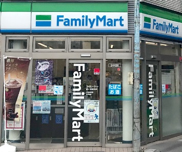 コンビニ　ファミリーマート（コンビニ）まで50m