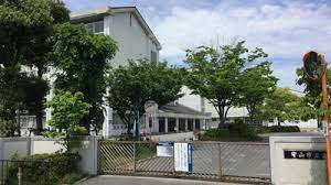 小学校　守山市立立入が丘小学校（小学校）まで719m