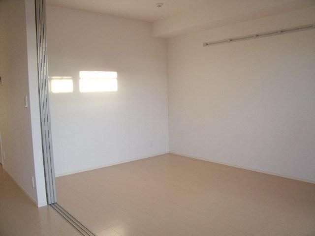 その他部屋・スペース　明るい主寝室です