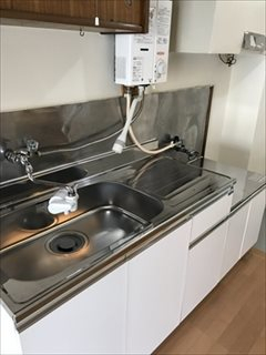 キッチン　コンパクトなキッチンで掃除もラクラク