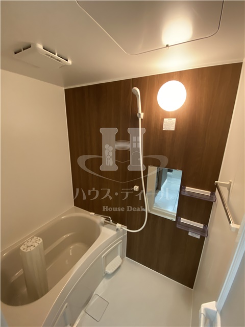 バス・シャワールーム　落ち着いた空間のお風呂です