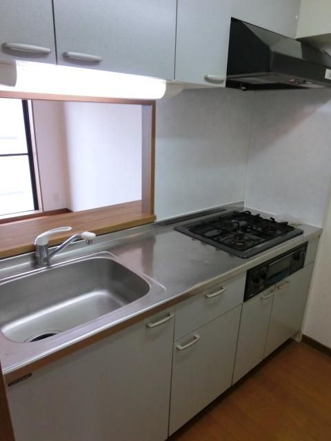 キッチン　ガスコンロ２口完備