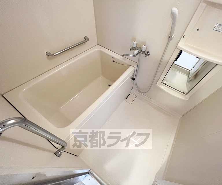 バス・シャワールーム　広々した綺麗なお風呂です