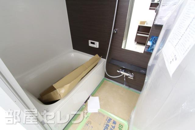 バス・シャワールーム　追い焚き機能付きバスルームです。