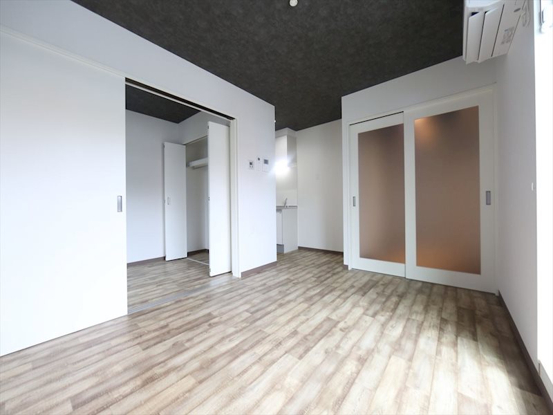 居室・リビング　LDK8.83帖　洋室3.05帖と繋げても仕切っても使えます