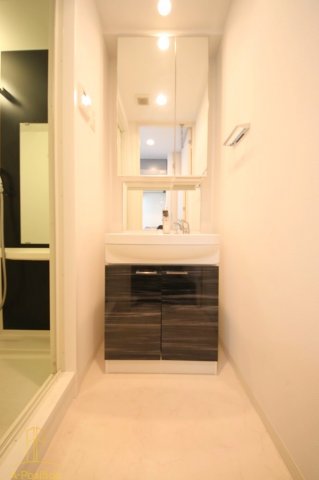 洗面設備　エスリード心斎橋LUXUE