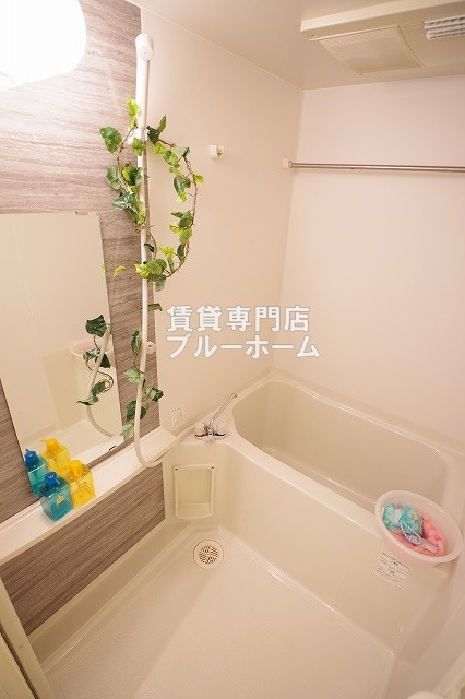 バス・シャワールーム　浴室乾燥付きバスルーム！