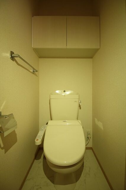 トイレ　※別室の参考写真の為、現況優先です。