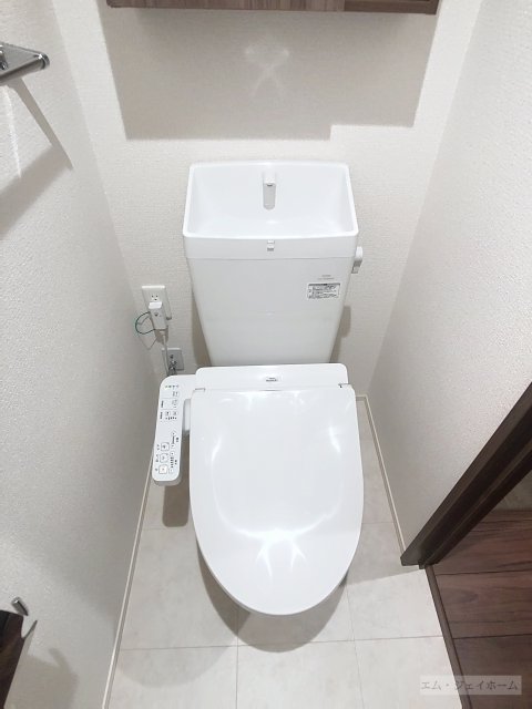 京阪石山坂本線 南滋賀駅 徒歩6分 3階建 築1年のトイレ写真