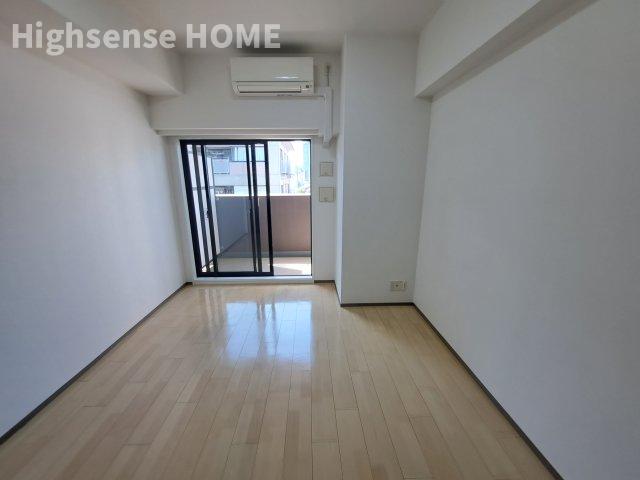 居室・リビング　こちらの居間で趣味の時間をお楽しみください