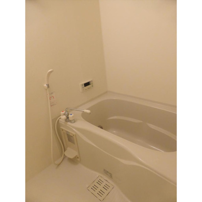 バス・シャワールーム　追い焚き機能付きのお風呂です♪