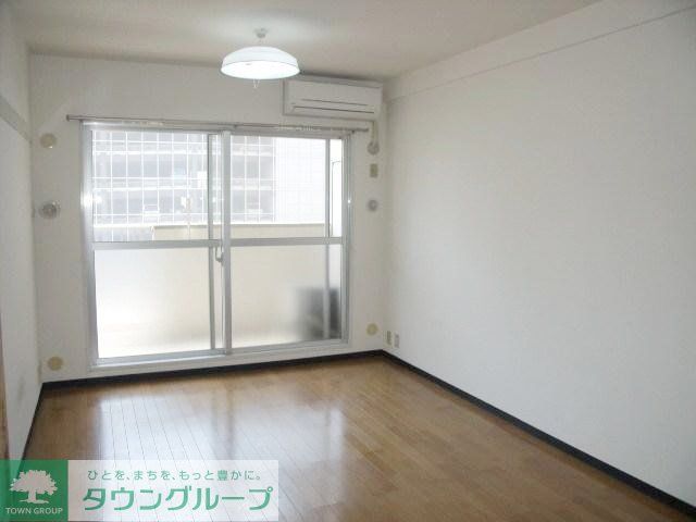 居室・リビング　明るいリビング