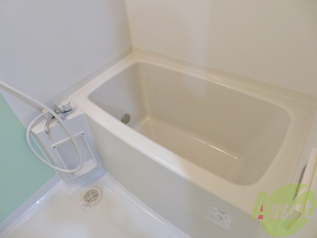 バス・シャワールーム　お風呂場は、浴槽が有りとても嬉しいですね。