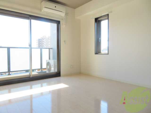 居室・リビング　リビングは陽当たりも良く昼間は明るく照らしてくれますね。