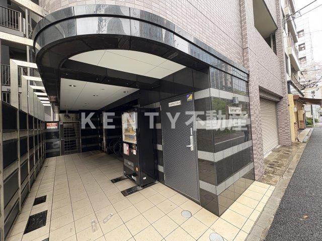 エントランス　落ち着いたエントランスです