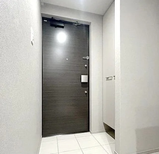 玄関　※別部屋の参考写真です。