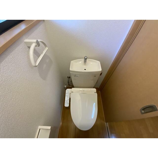 トイレ　温水洗浄便座付のトイレです