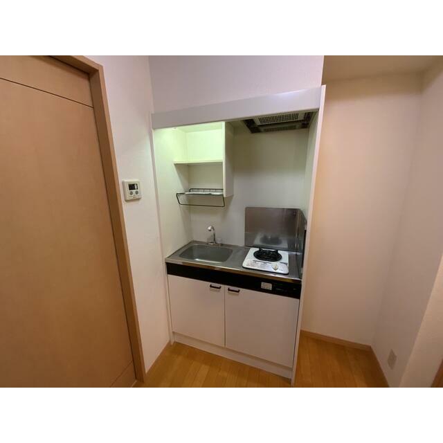 キッチン　一口ガスコンロ付で料理もできますね♪