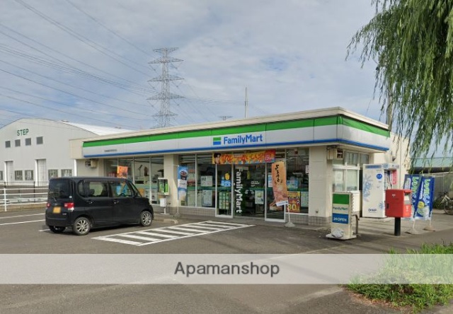 コンビニ　ファミリーマート（コンビニ）まで764m